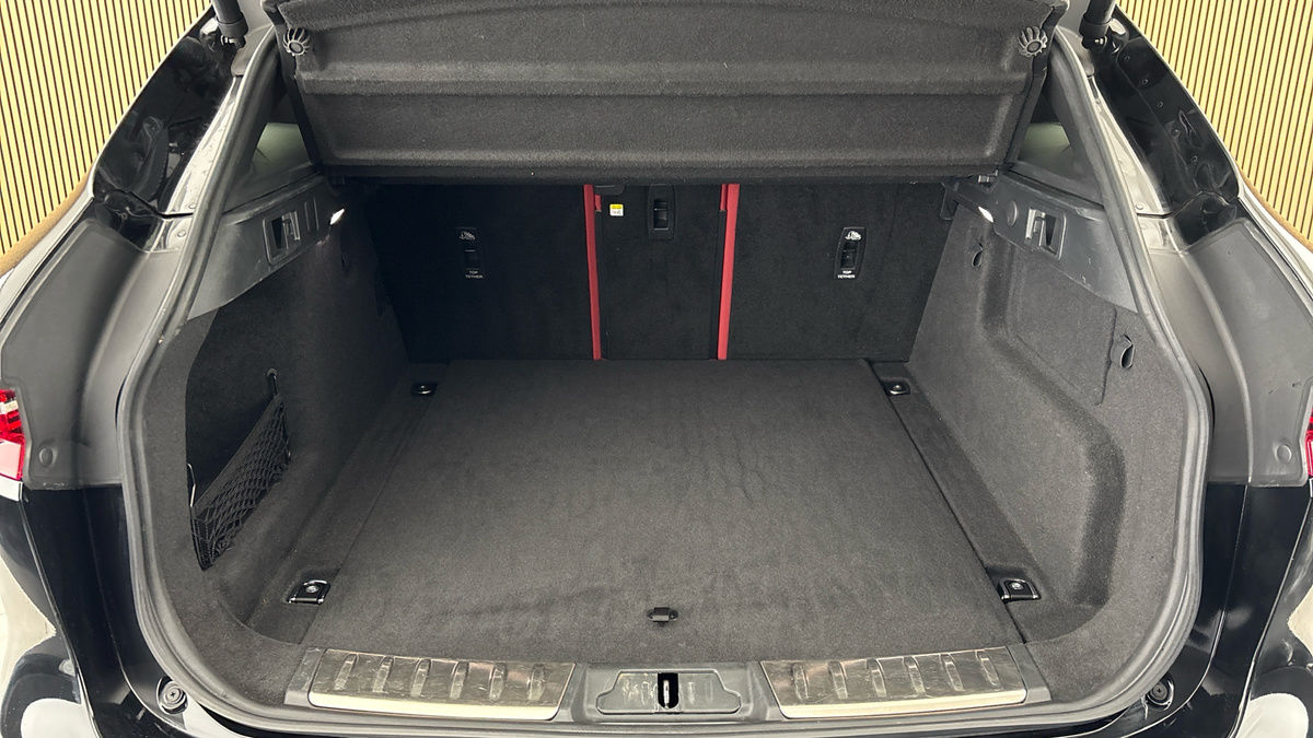 Jaguar F-PACE Image 11