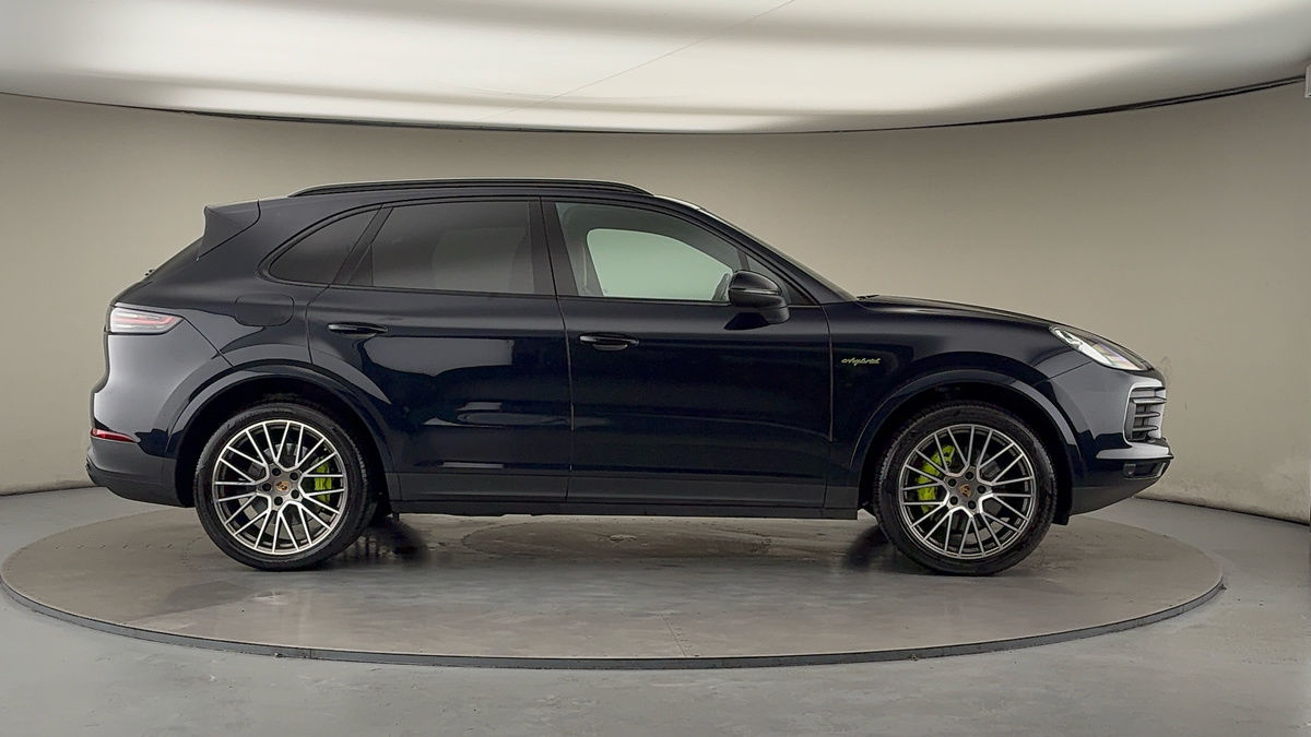 Porsche Cayenne Image 16