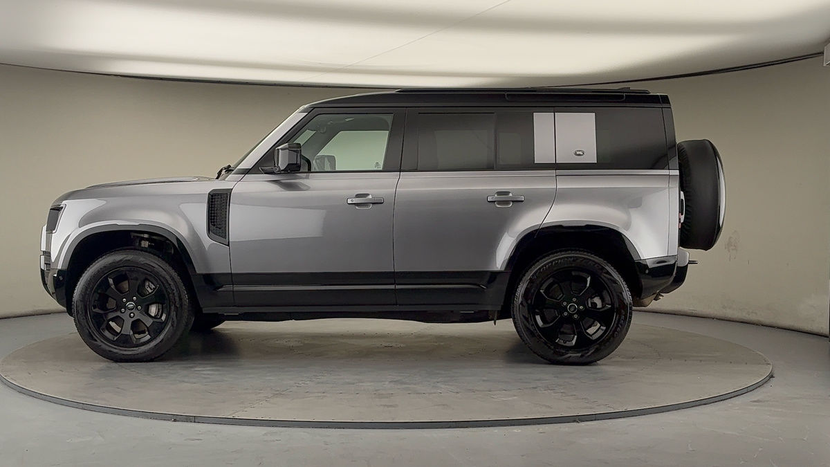 Land Rover Defender 110 Image 15