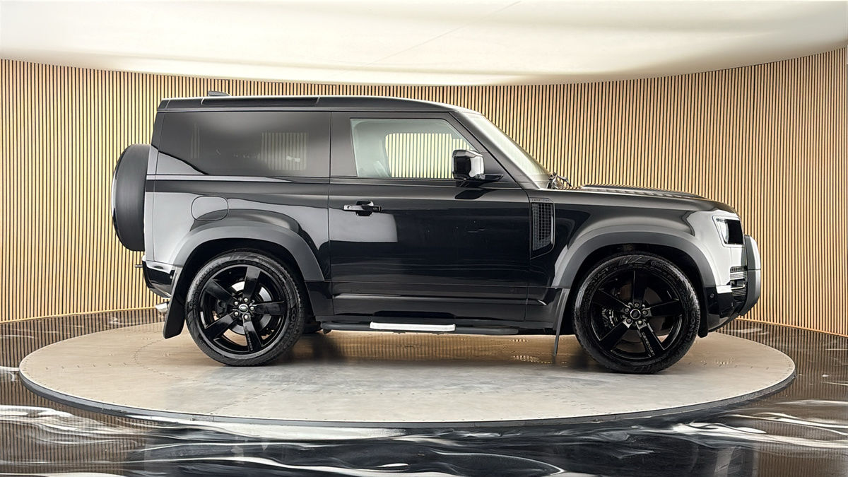 More views of Land Rover Defender 90
