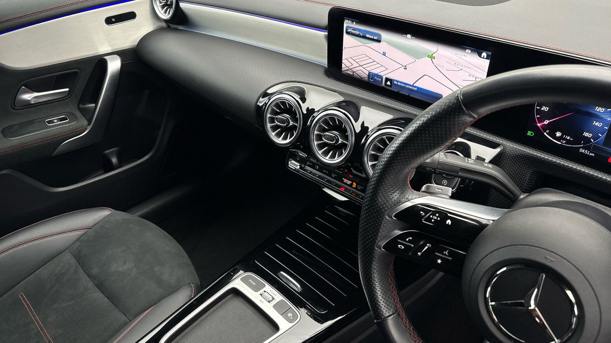 Mercedes-Benz CLA Image 18