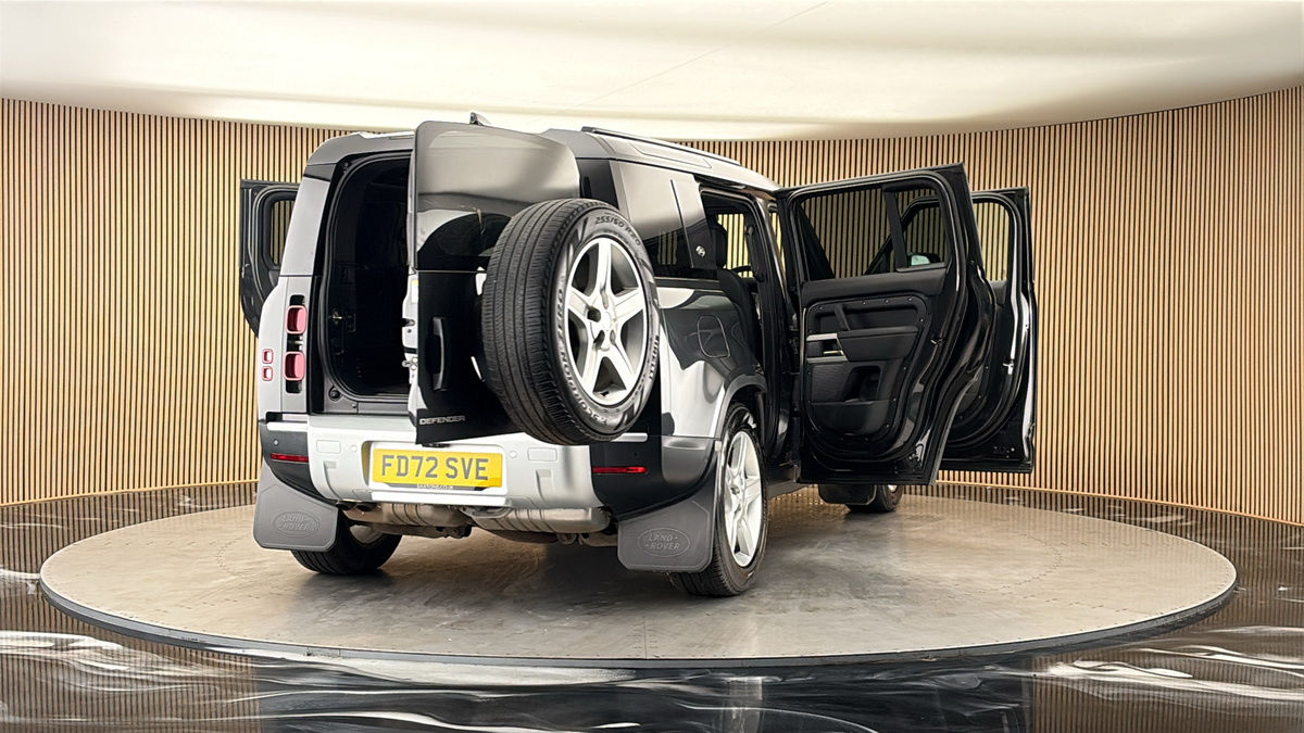 More views of Land Rover Defender 110