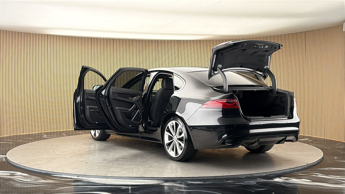 Jaguar XF Image 23