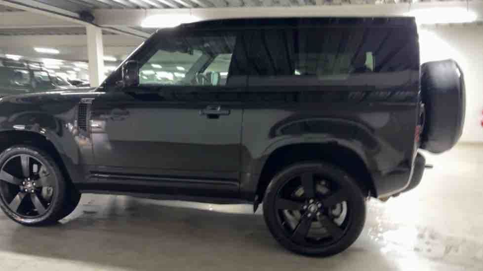 More views of Land Rover Defender 90