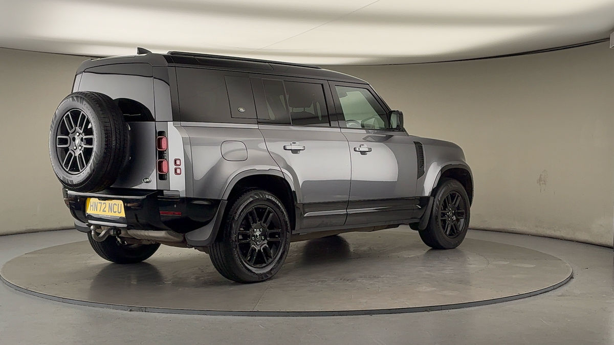 Land Rover Defender 110 Image 21