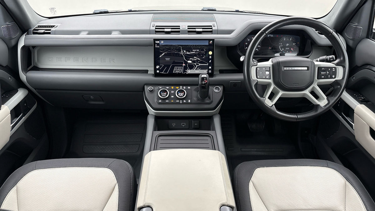 Land Rover Defender 90 Image 12