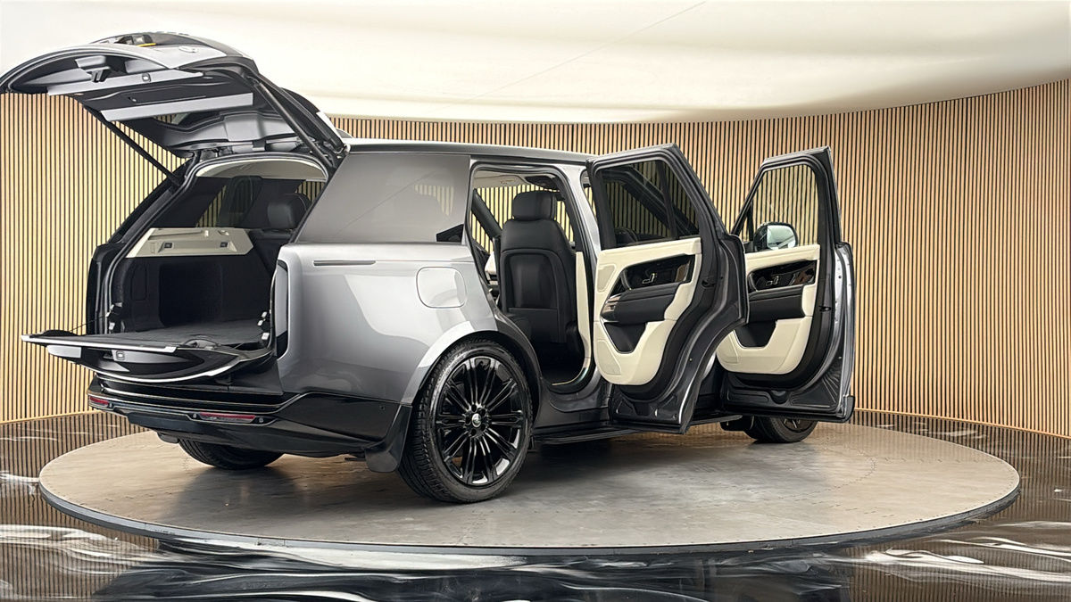 More views of Land Rover Range Rover