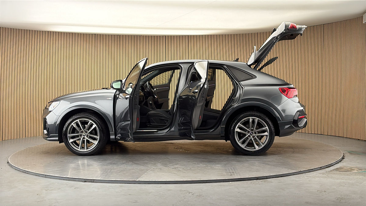 More views of Audi Q3