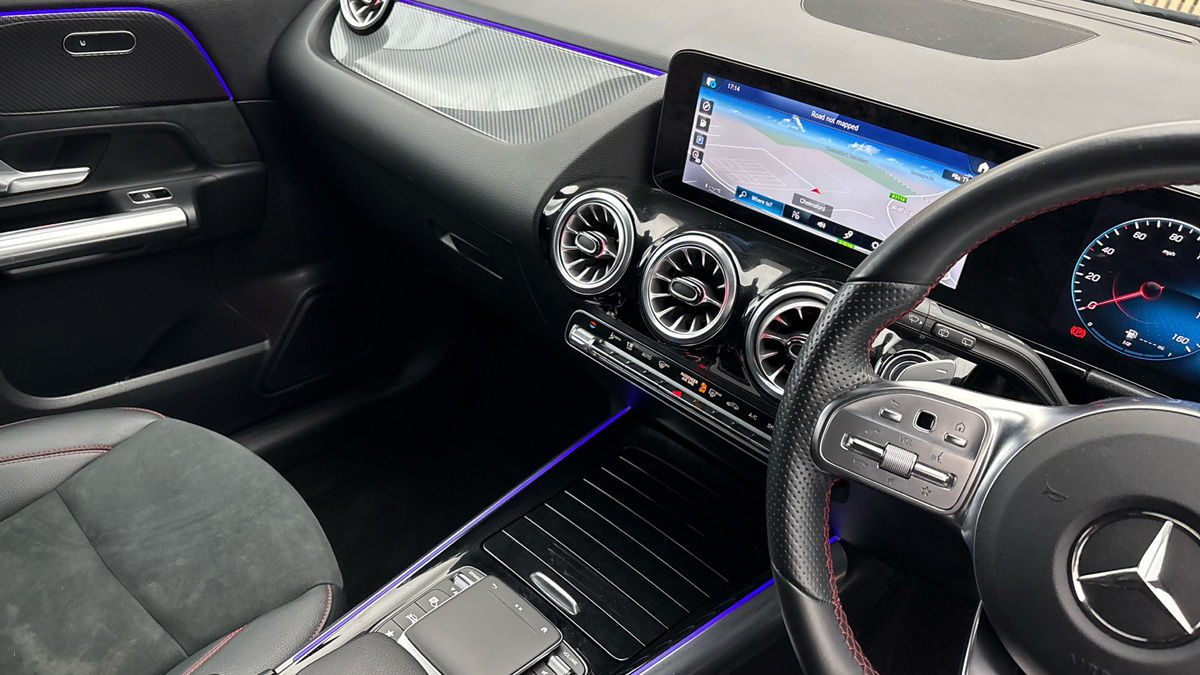 Mercedes-Benz GLA Image 18