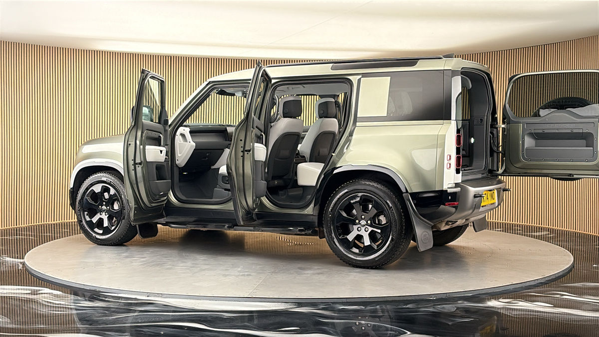 More views of Land Rover Defender 110