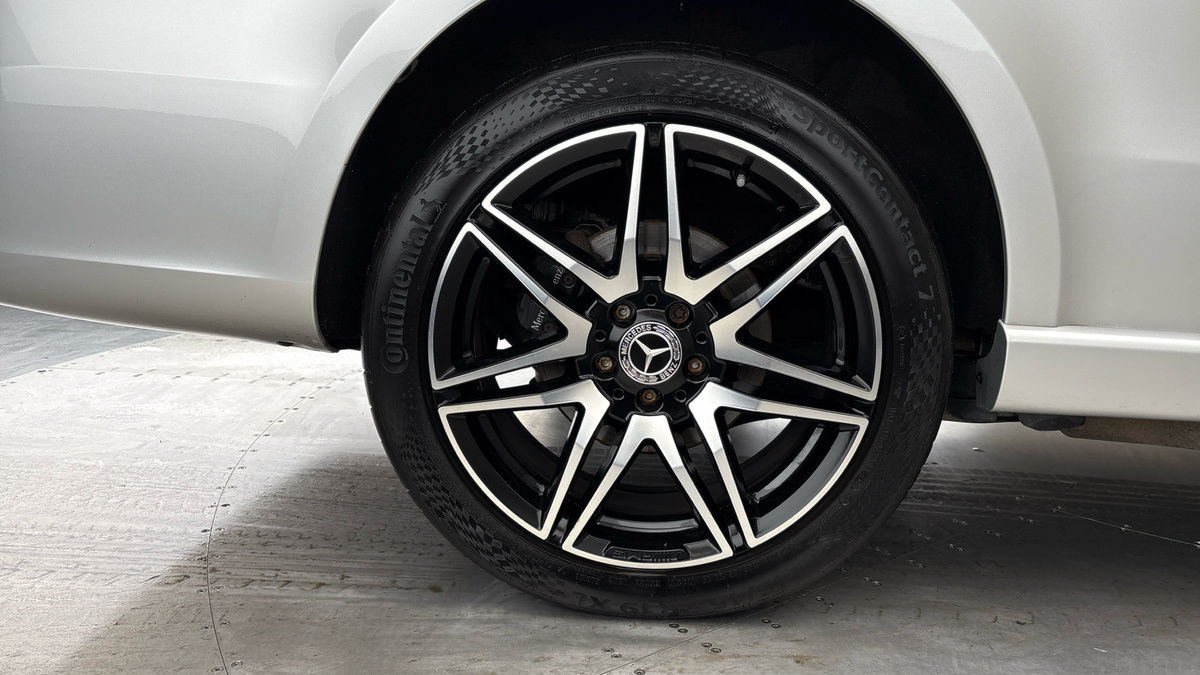 Mercedes-Benz V Class Image 10