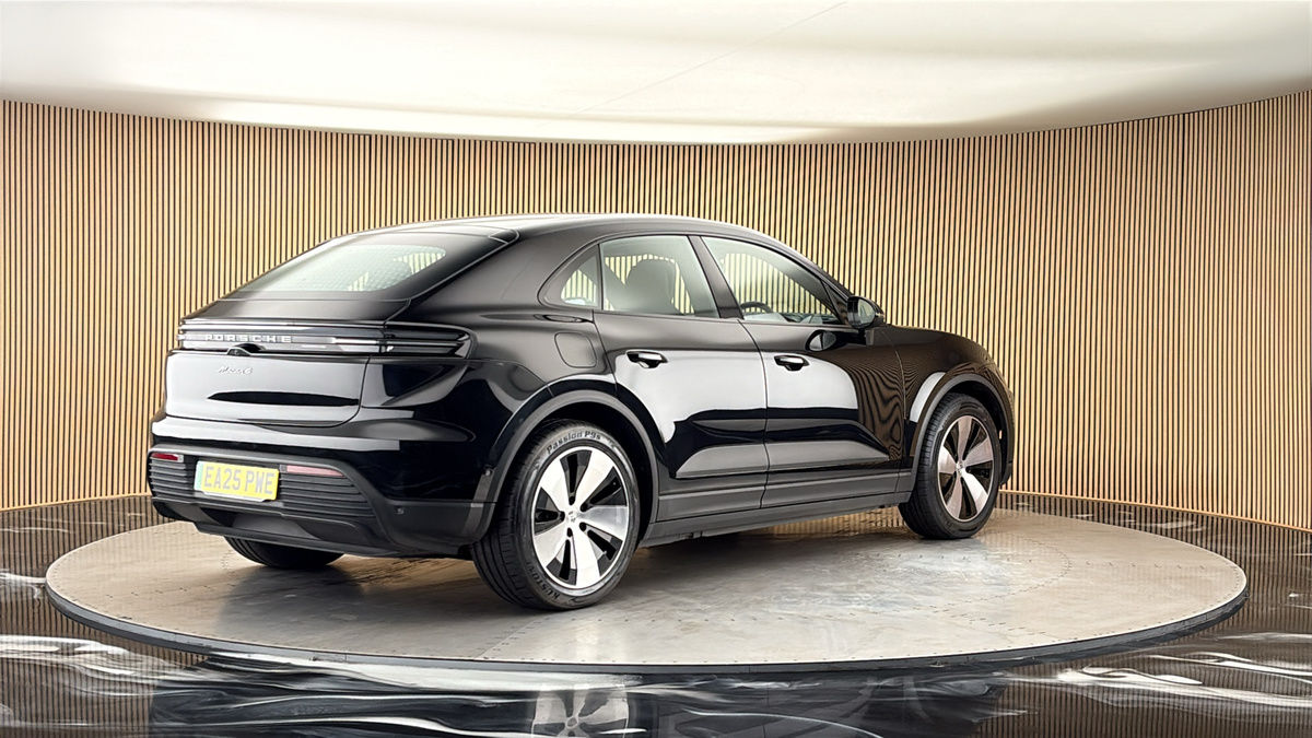 Porsche Macan Image 21