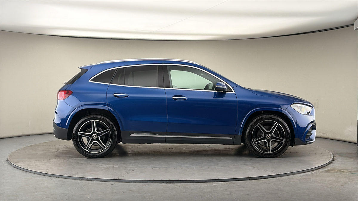 Mercedes-Benz GLA Image 16