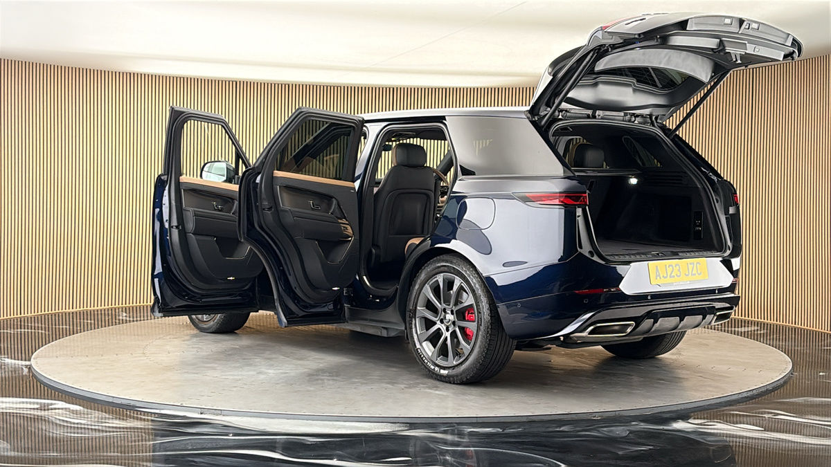 More views of Land Rover Range Rover Sport