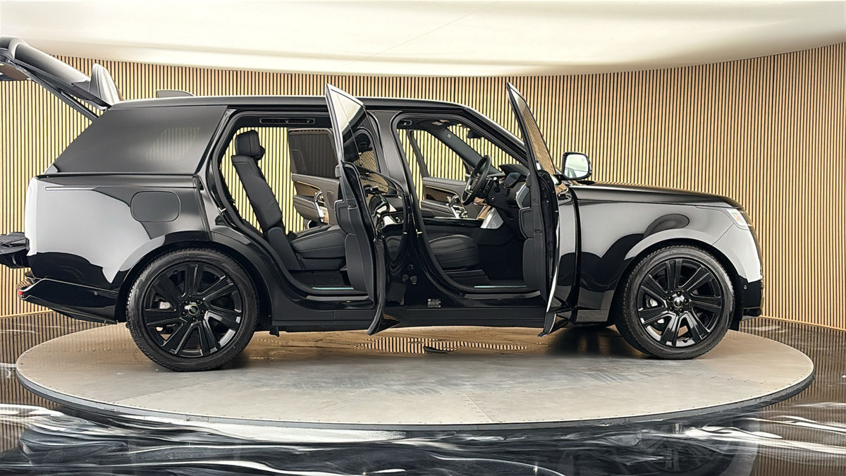 More views of Land Rover Range Rover