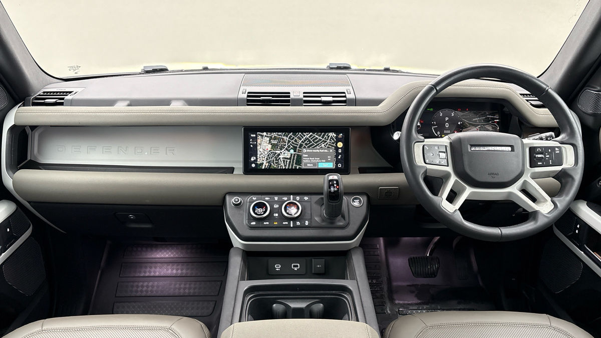 Land Rover Defender 110 Image 12