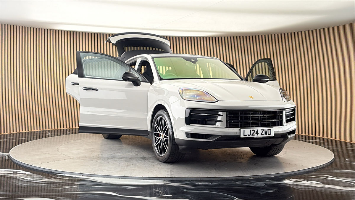 More views of Porsche Cayenne