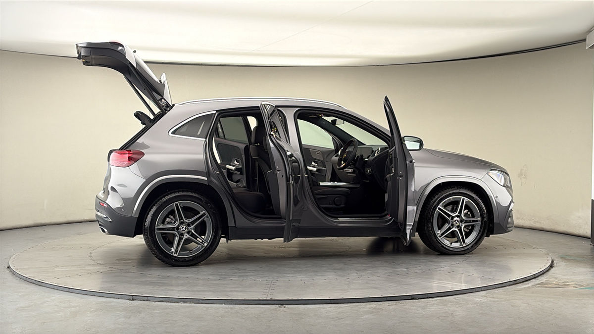 More views of Mercedes-Benz GLA