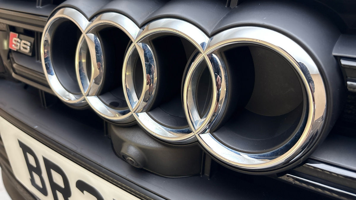 Audi S6 Avant Image 24