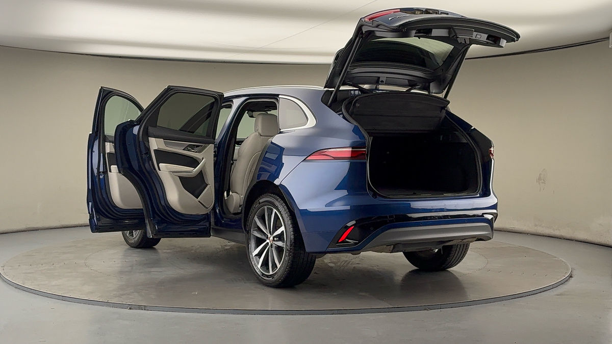 Jaguar F-PACE Image 23