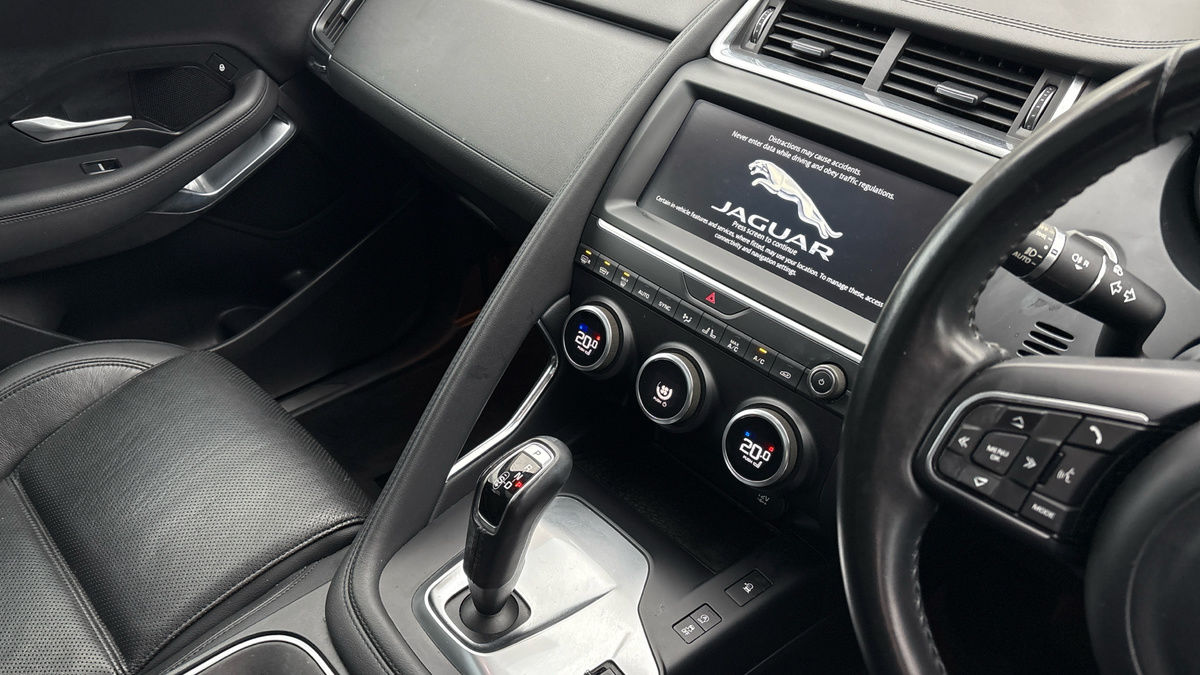 Jaguar E-PACE Image 18