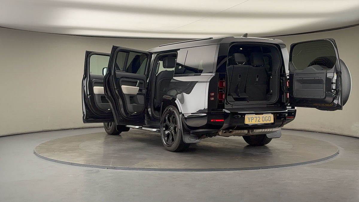 Land Rover Defender 130 Image 23