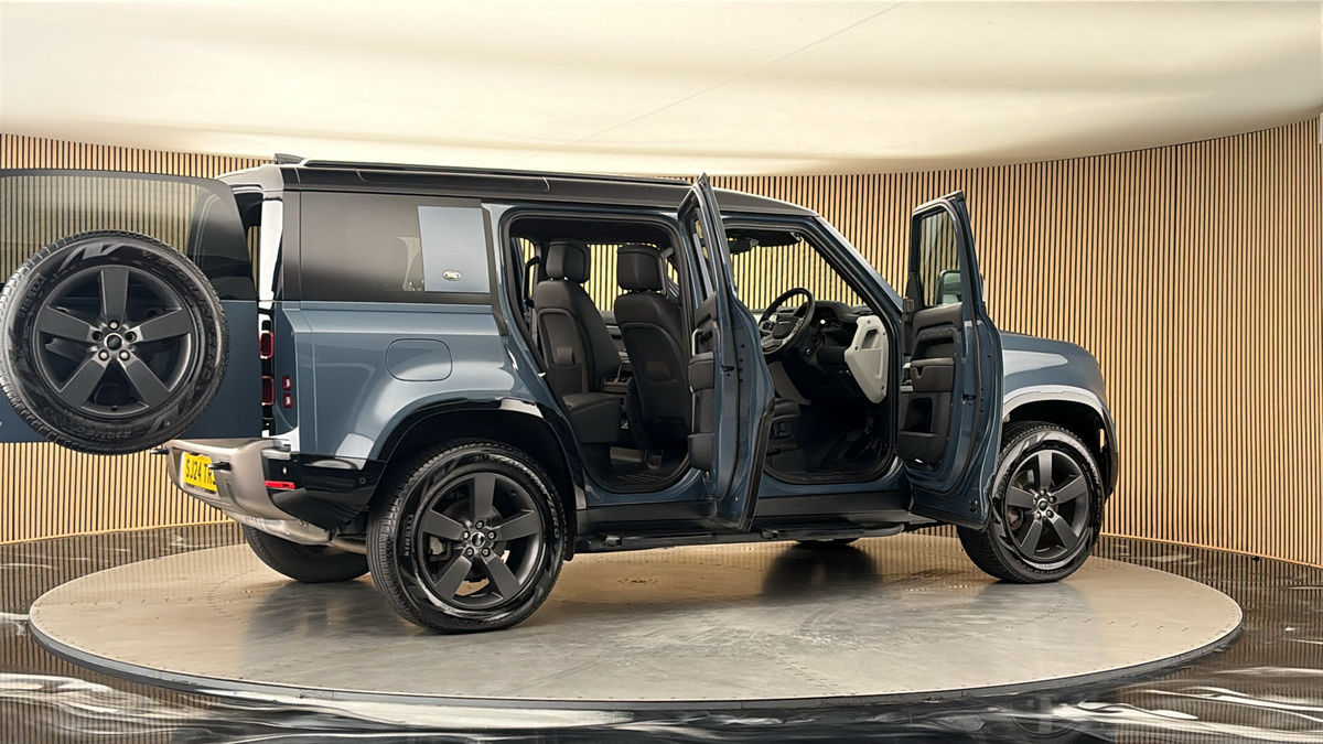 More views of Land Rover Defender 110