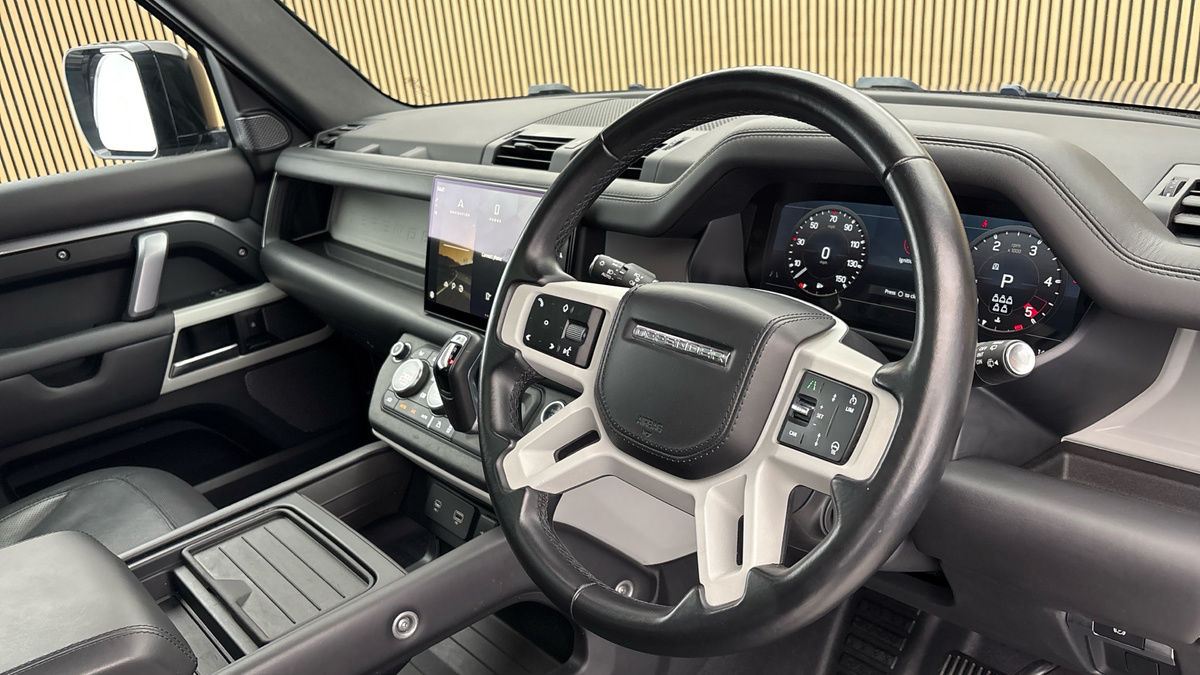 Land Rover Defender 110 Image 5