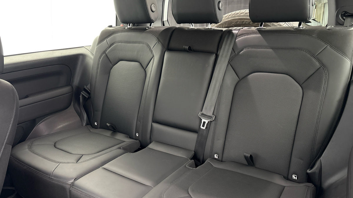 Land Rover Defender 90 Image 8