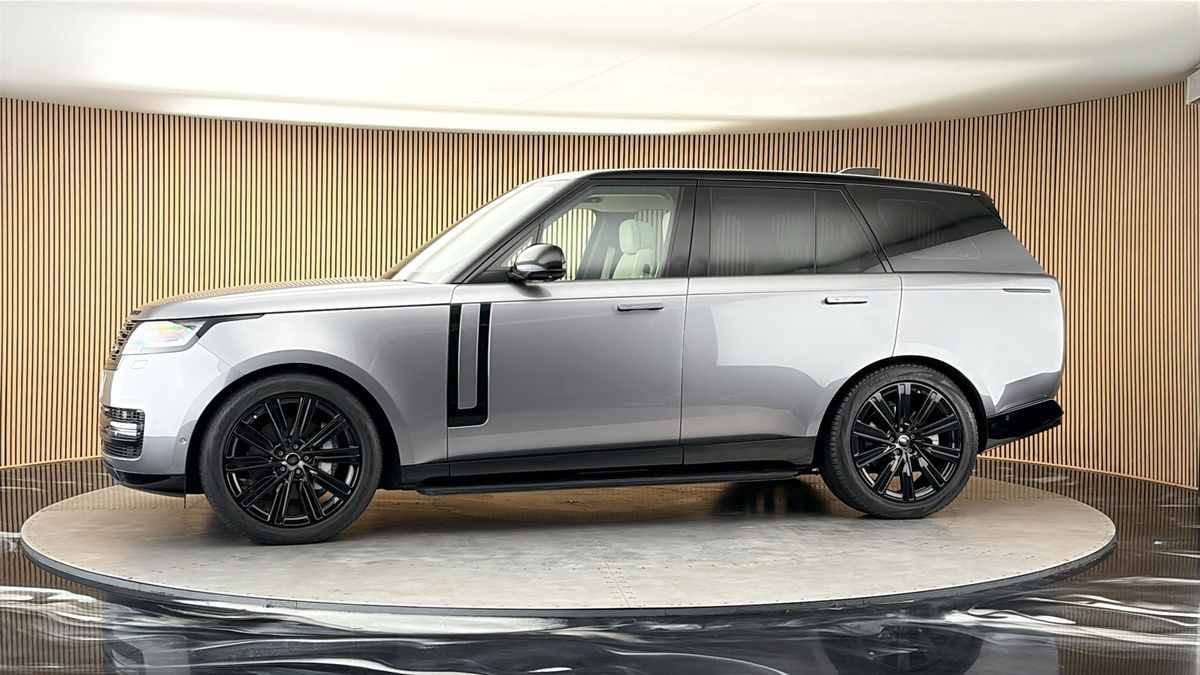More views of Land Rover Range Rover