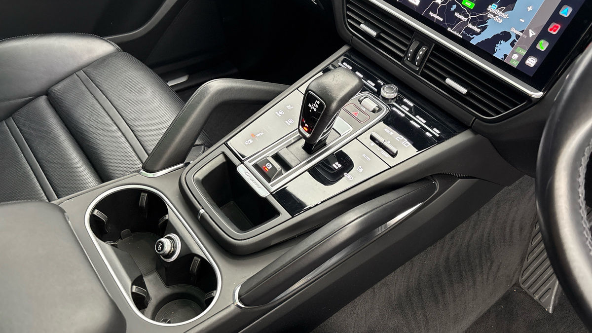 Porsche Cayenne Image 18