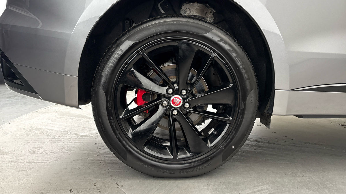 Jaguar F-PACE Image 10