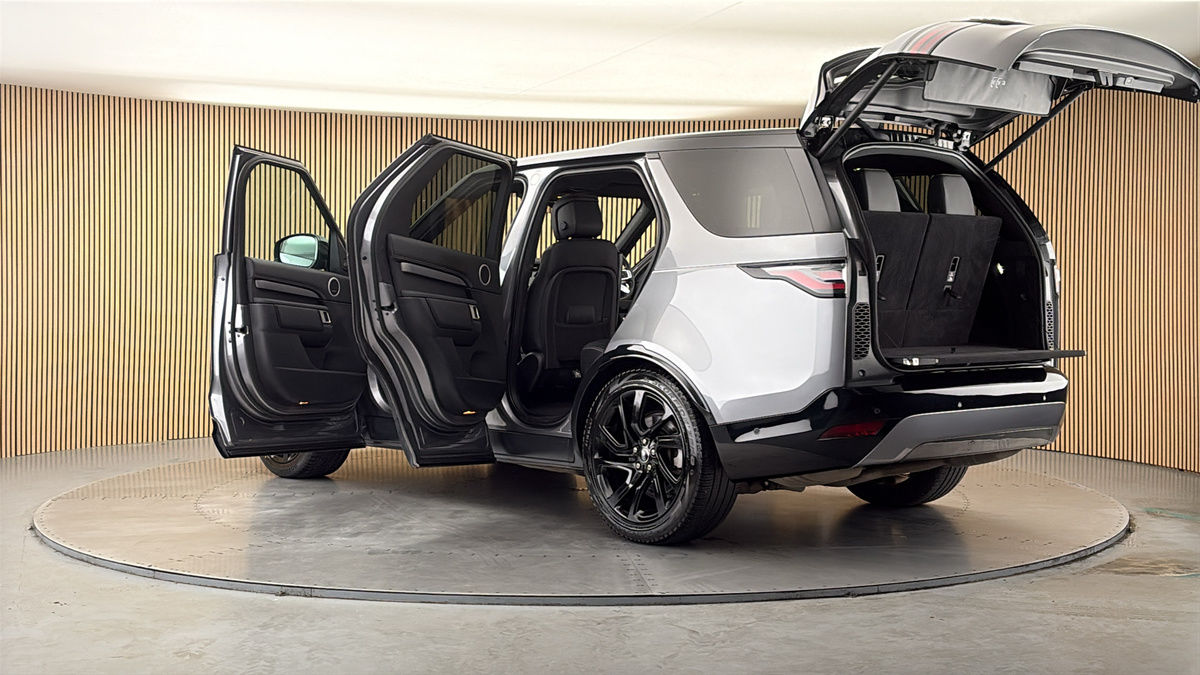 More views of Land Rover Discovery
