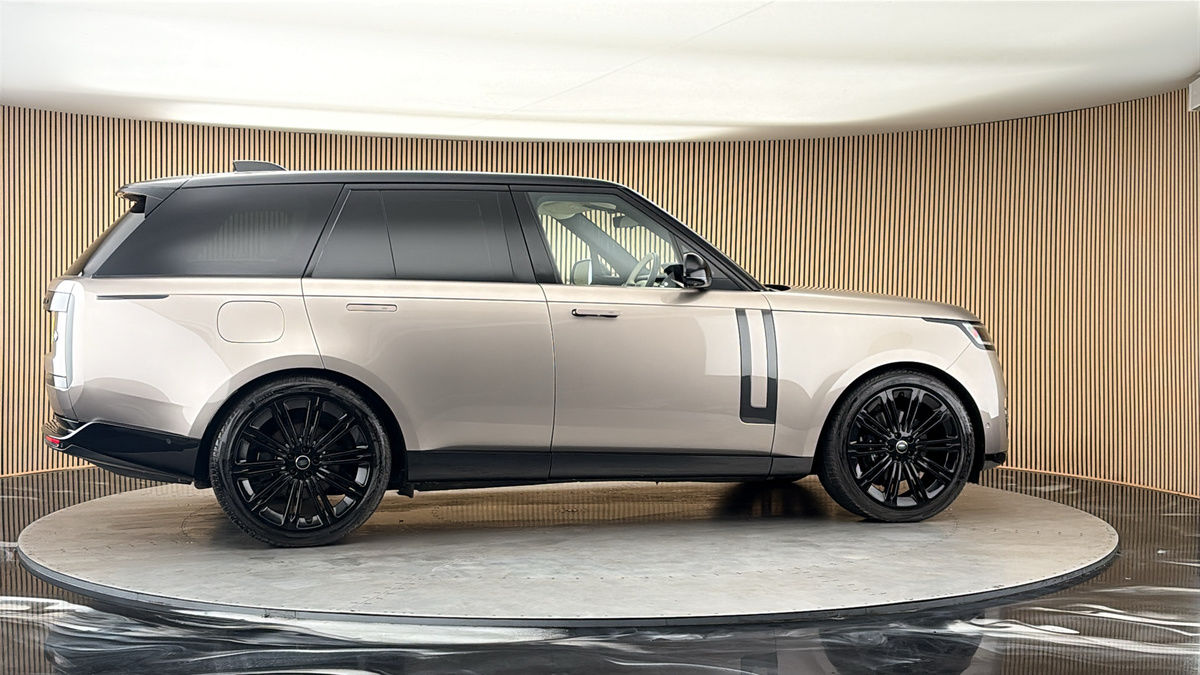 More views of Land Rover Range Rover