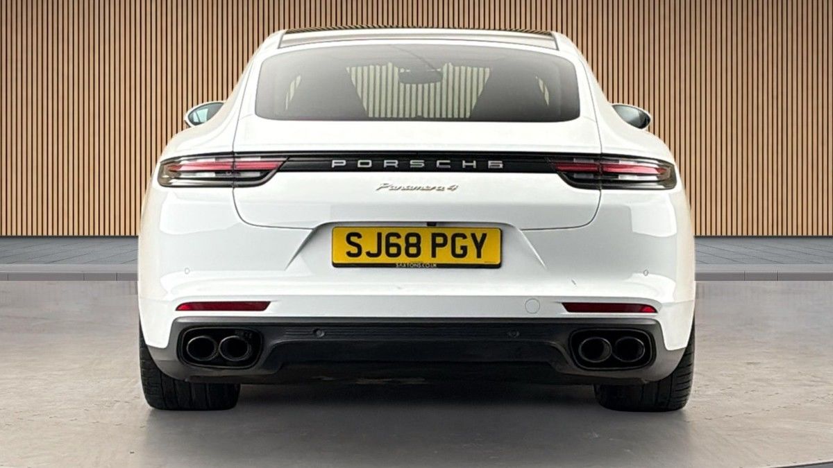 Porsche Panamera Image 4