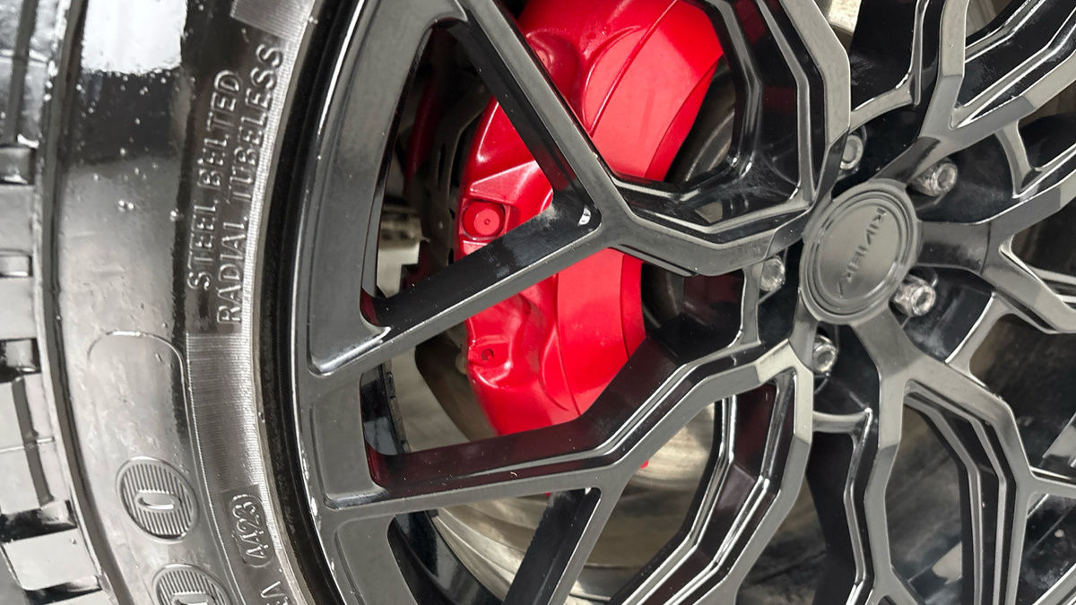 Land Rover Defender 110 Image 27