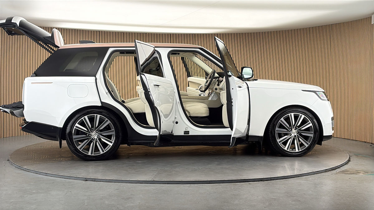 More views of Land Rover Range Rover
