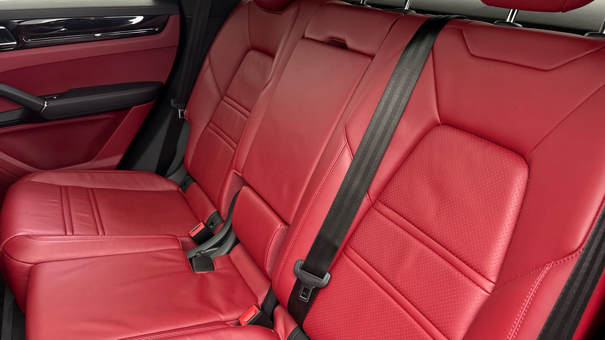 Porsche Cayenne Image 8