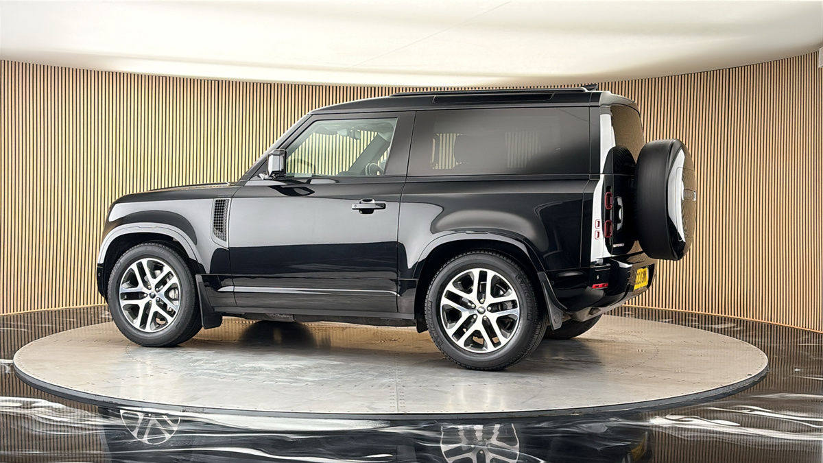 More views of Land Rover Defender 90