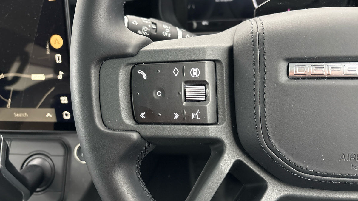 Land Rover Defender 110 Urban Image 26