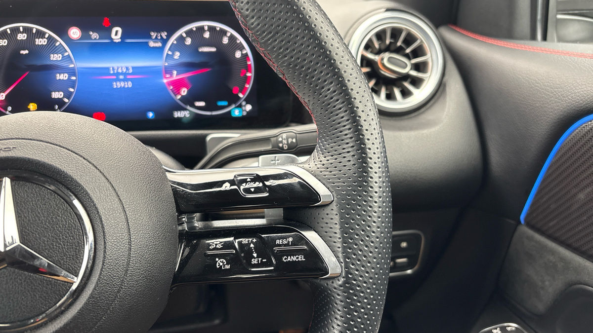 Mercedes-Benz GLB Image 14