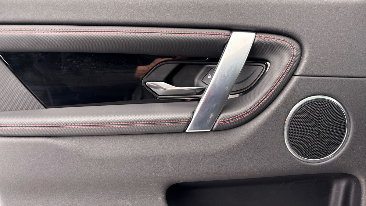 Land Rover Discovery Sport Image 19