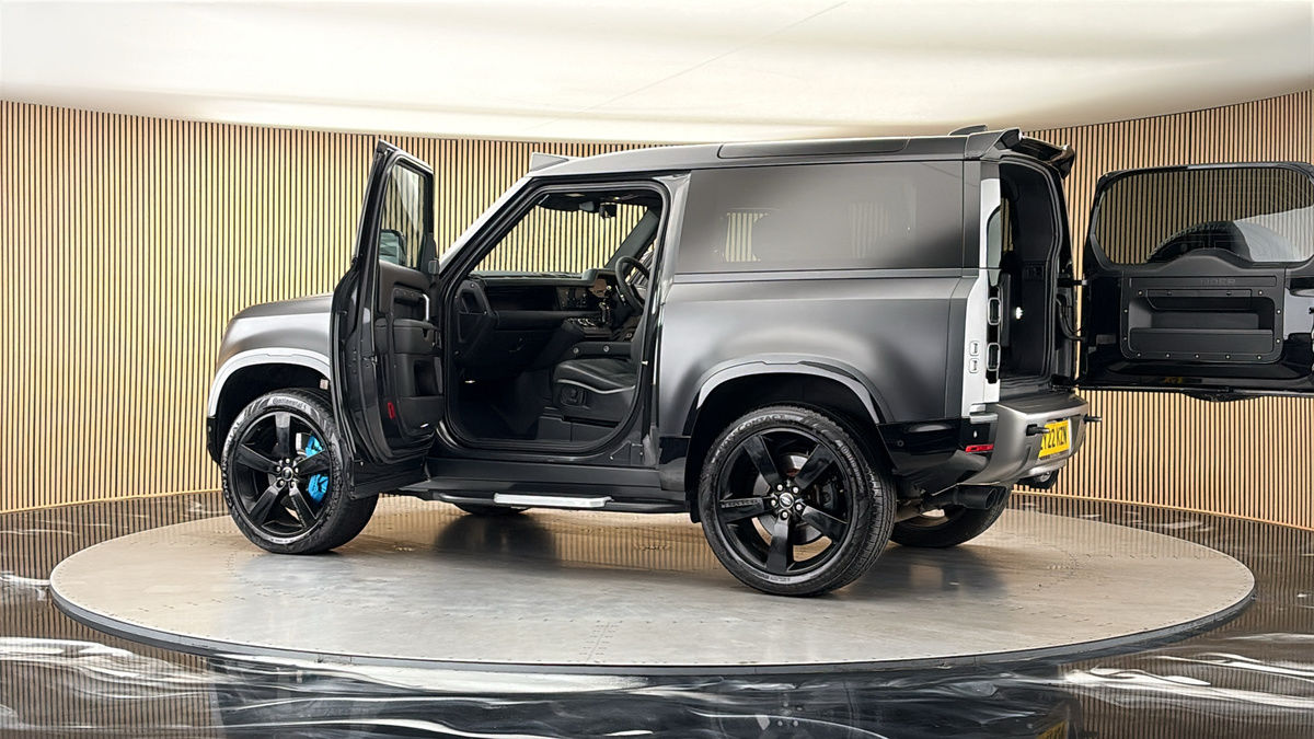 More views of Land Rover Defender 90