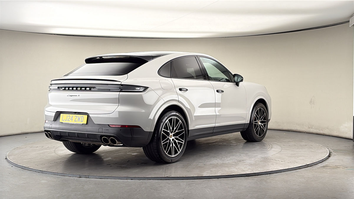 More views of Porsche Cayenne