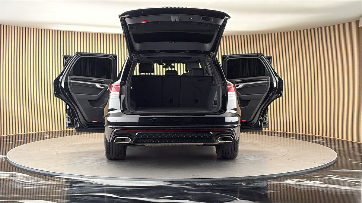 More views of Volkswagen Touareg