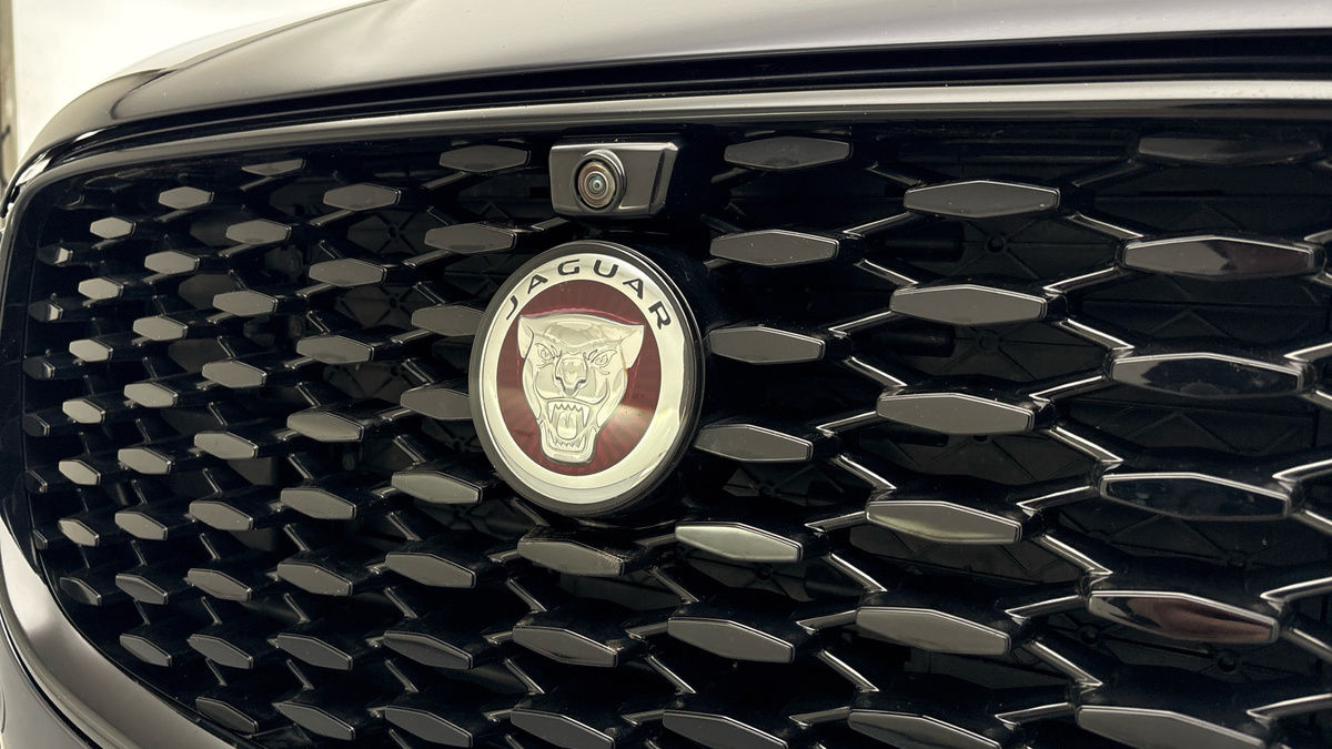 Jaguar F-PACE Image 24