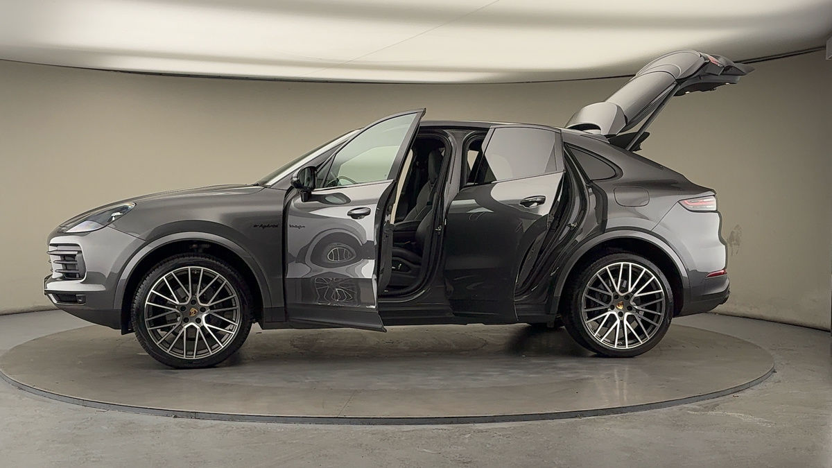 More views of Porsche Cayenne