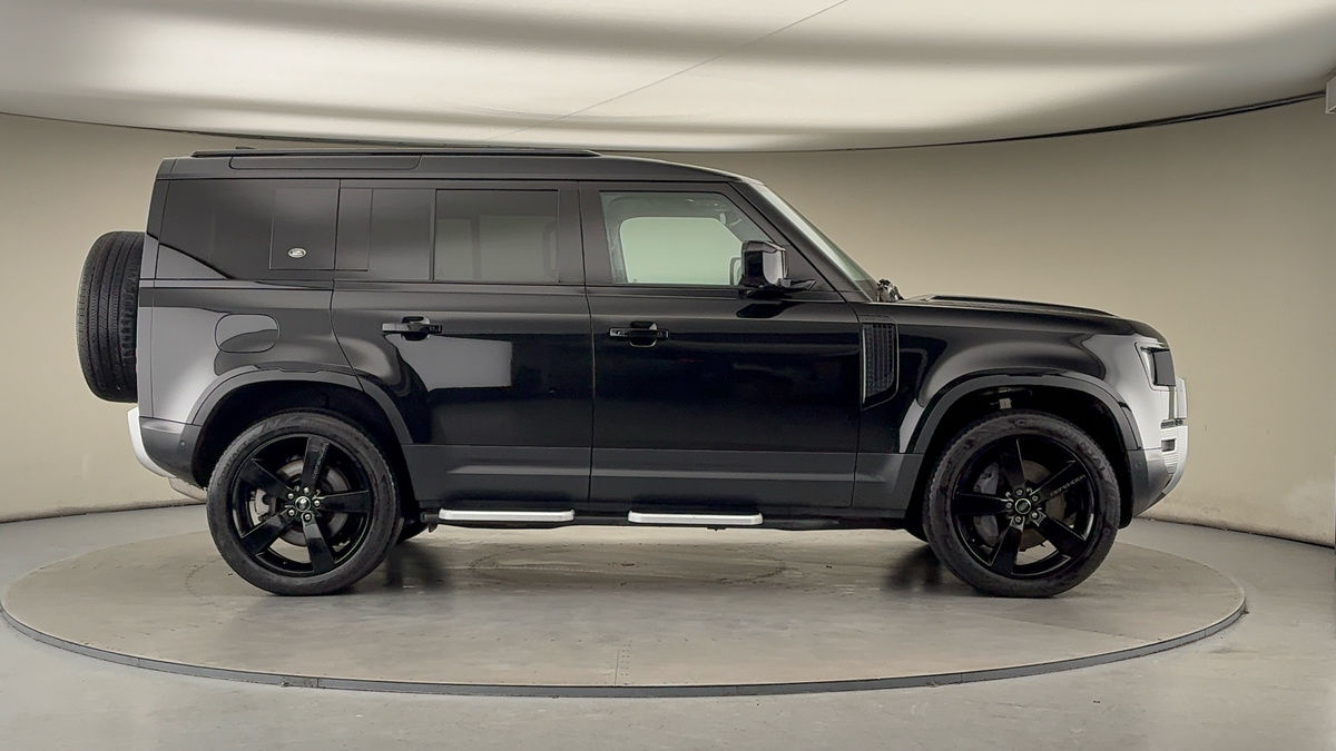 Land Rover Defender 110 Image 16