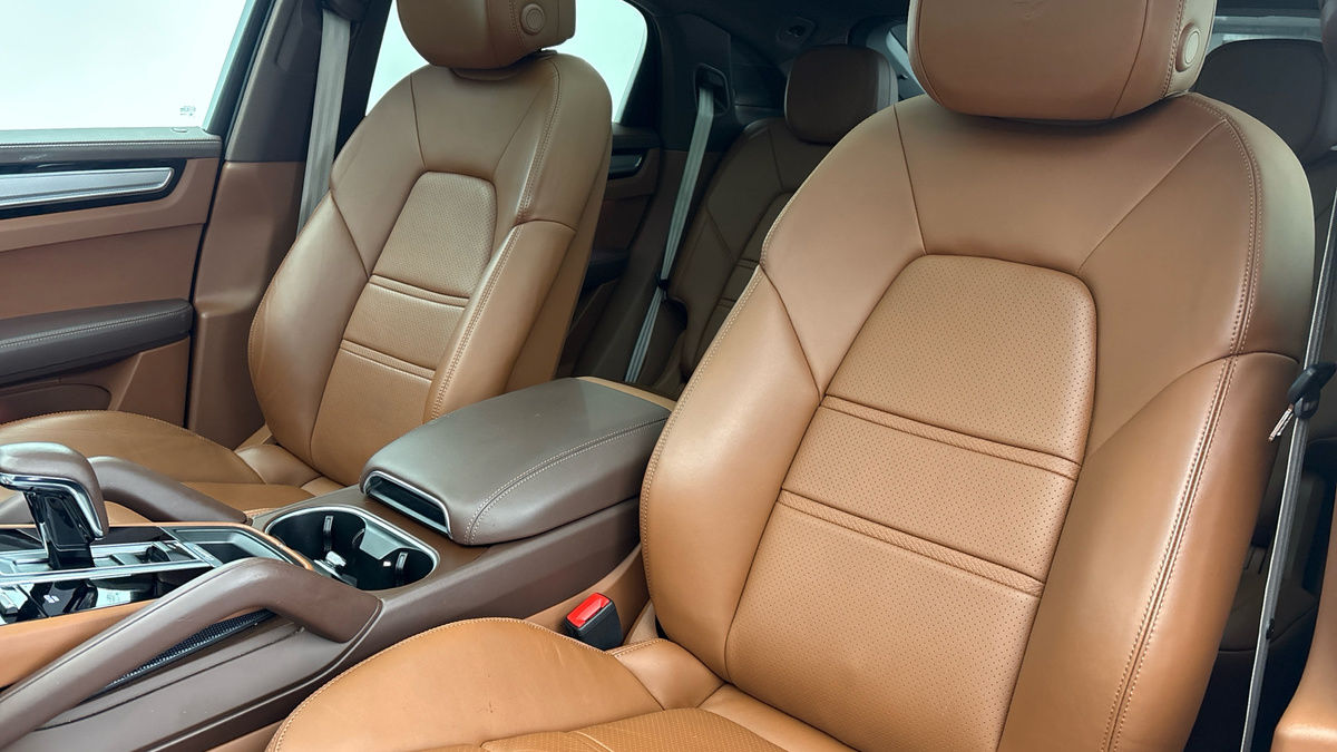 Porsche Cayenne Image 7