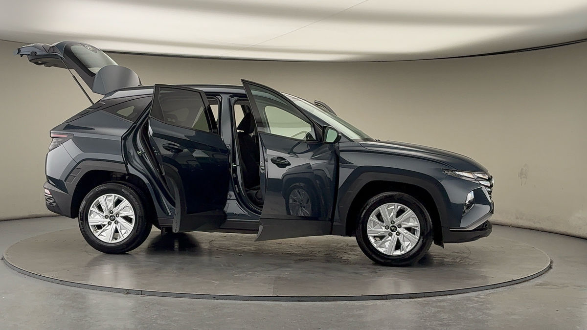 More views of Hyundai TUCSON